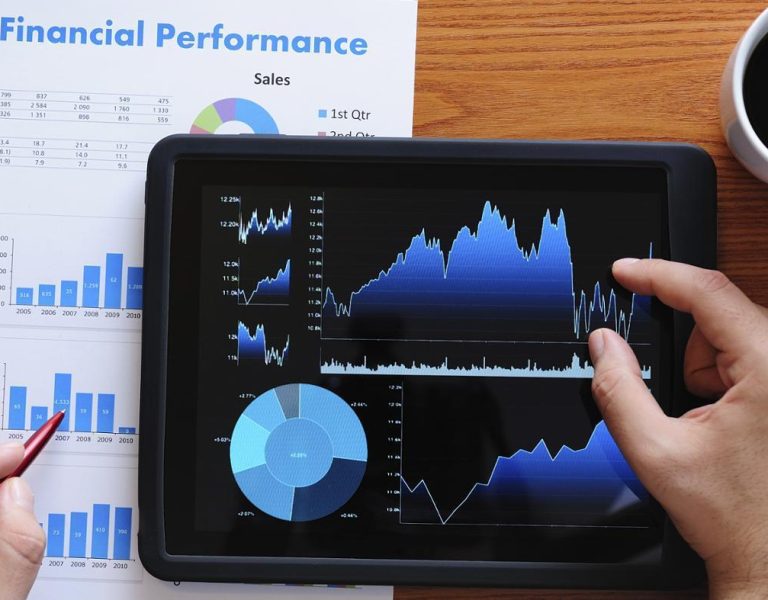 La moderación en el crecimiento económico prevista para finales de 2024, sumada a posibles ajustes fiscales y a la desaceleración global, podría reducir la inversión privada y pública.